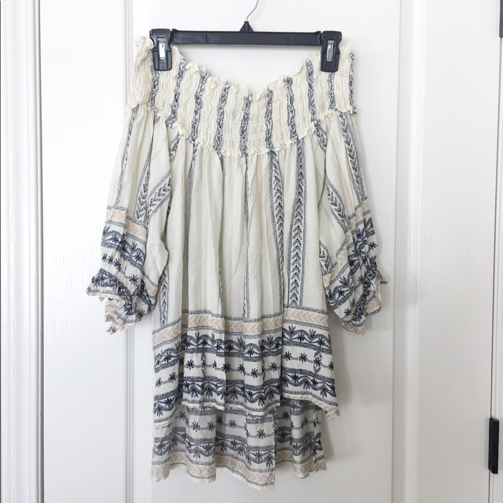 ZOUK: off the shoulder cream top